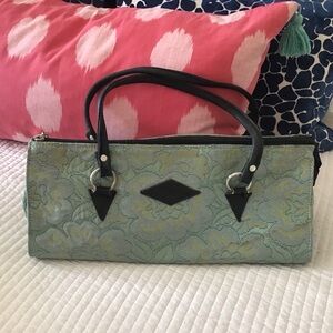 Elegant Floral Patterned Handbag